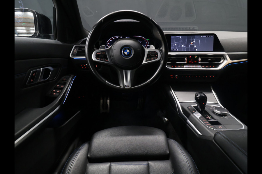BMW 3 Serie Touring 330e xDrive M Sport [SCHUIFKANTELDAK, TREKHAAK, APPLE CARPLAY, ANDROID, CAMERA, STOELVERWARMING, PDC V+A, CRUISE, CLIMATE 3-ZONE, LASERLICHT, HIFI AUDIO, COMFORT ACCESS, DIGITAL DASH, ELEKTRISCHE ACHTERKLEP, NIE