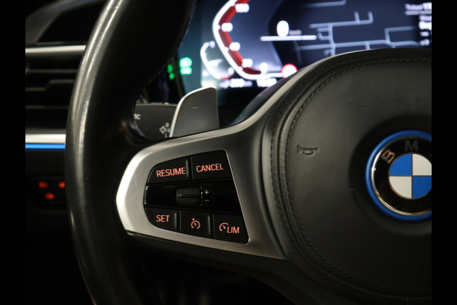 BMW 3 Serie Touring 330e xDrive M Sport [SCHUIFKANTELDAK, TREKHAAK, APPLE CARPLAY, ANDROID, CAMERA, STOELVERWARMING, PDC V+A, CRUISE, CLIMATE 3-ZONE, LASERLICHT, HIFI AUDIO, COMFORT ACCESS, DIGITAL DASH, ELEKTRISCHE ACHTERKLEP, NIE