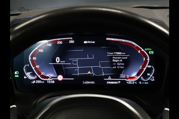 BMW 3 Serie Touring 330e xDrive M Sport [SCHUIFKANTELDAK, TREKHAAK, APPLE CARPLAY, ANDROID, CAMERA, STOELVERWARMING, PDC V+A, CRUISE, CLIMATE 3-ZONE, LASERLICHT, HIFI AUDIO, COMFORT ACCESS, DIGITAL DASH, ELEKTRISCHE ACHTERKLEP, NIE
