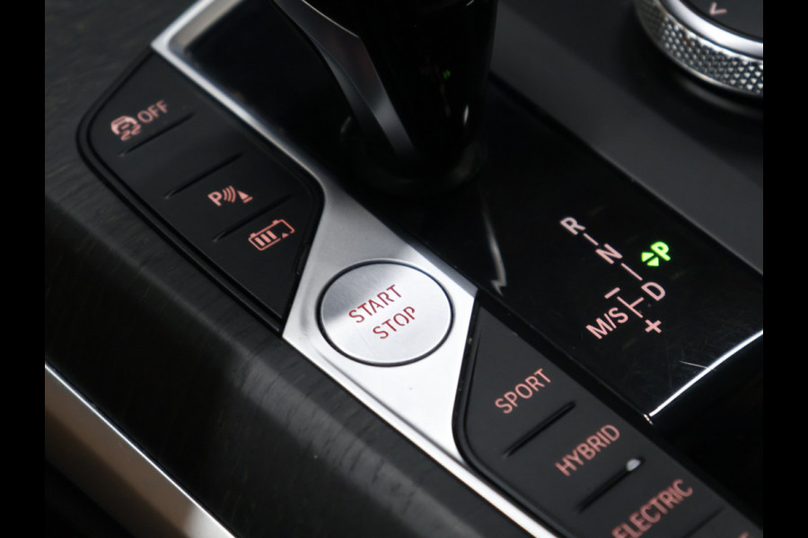 BMW 3 Serie Touring 330e xDrive M Sport [SCHUIFKANTELDAK, TREKHAAK, APPLE CARPLAY, ANDROID, CAMERA, STOELVERWARMING, PDC V+A, CRUISE, CLIMATE 3-ZONE, LASERLICHT, HIFI AUDIO, COMFORT ACCESS, DIGITAL DASH, ELEKTRISCHE ACHTERKLEP, NIE