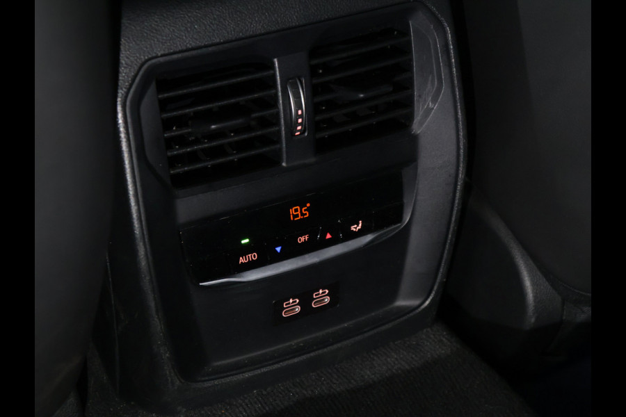 BMW 3 Serie Touring 330e xDrive M Sport [SCHUIFKANTELDAK, TREKHAAK, APPLE CARPLAY, ANDROID, CAMERA, STOELVERWARMING, PDC V+A, CRUISE, CLIMATE 3-ZONE, LASERLICHT, HIFI AUDIO, COMFORT ACCESS, DIGITAL DASH, ELEKTRISCHE ACHTERKLEP, NIE