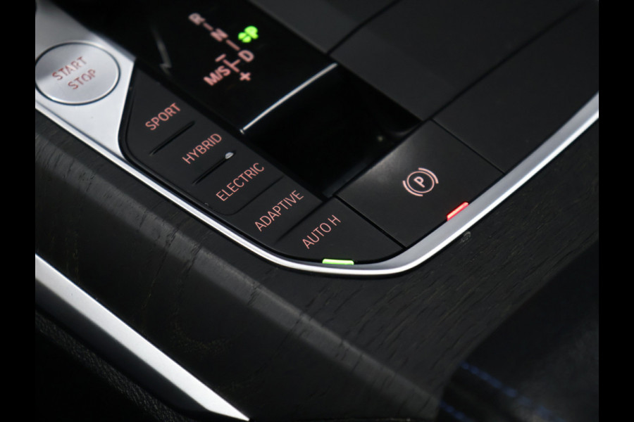 BMW 3 Serie Touring 330e xDrive M Sport [SCHUIFKANTELDAK, TREKHAAK, APPLE CARPLAY, ANDROID, CAMERA, STOELVERWARMING, PDC V+A, CRUISE, CLIMATE 3-ZONE, LASERLICHT, HIFI AUDIO, COMFORT ACCESS, DIGITAL DASH, ELEKTRISCHE ACHTERKLEP, NIE