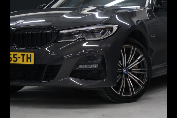 BMW 3 Serie Touring 330e xDrive M Sport [SCHUIFKANTELDAK, TREKHAAK, APPLE CARPLAY, ANDROID, CAMERA, STOELVERWARMING, PDC V+A, CRUISE, CLIMATE 3-ZONE, LASERLICHT, HIFI AUDIO, COMFORT ACCESS, DIGITAL DASH, ELEKTRISCHE ACHTERKLEP, NIE