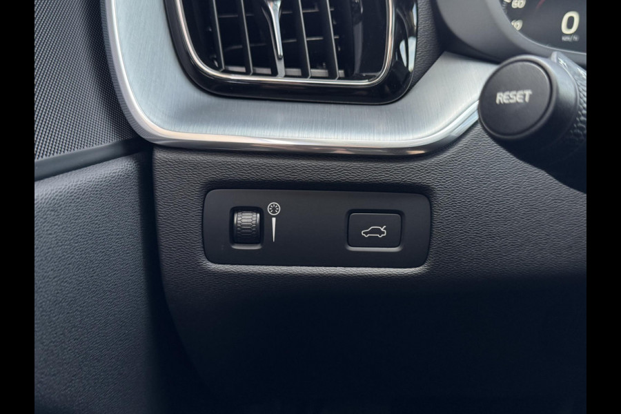 Volvo XC60 2.0 T5 Momentum NL-AUTO | D-RIEM V.V. | PANODAK | CAMERA