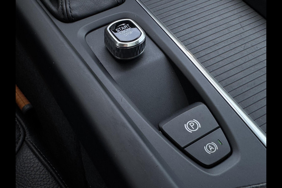 Volvo XC60 2.0 T5 Momentum NL-AUTO | D-RIEM V.V. | PANODAK | CAMERA