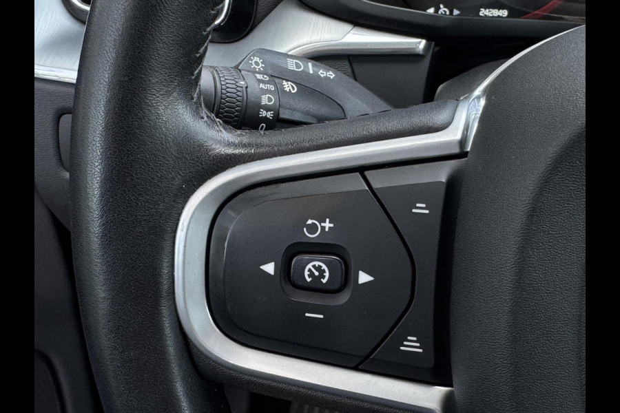 Volvo XC60 2.0 T5 Momentum NL-AUTO | D-RIEM V.V. | PANODAK | CAMERA