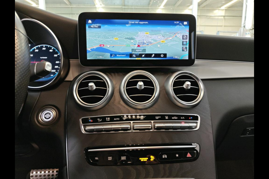 Mercedes-Benz GLC Coupé 300e 4MATIC Business Solution AMG | Magno | Stoelverwarming | Cruise Control | Ambiance Verlichting | Camera | Navigatie | Keyless | LED |