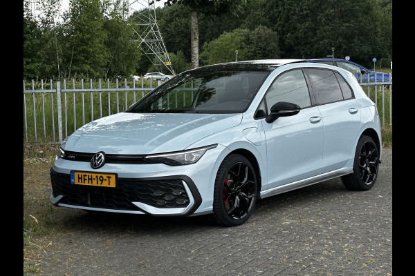 Volkswagen Golf GTE 1.5 TSI eHybrid 272pk DSG | Panoramadak | 360 camera | Stoelverwarming | Side assist / Demonstratieauto