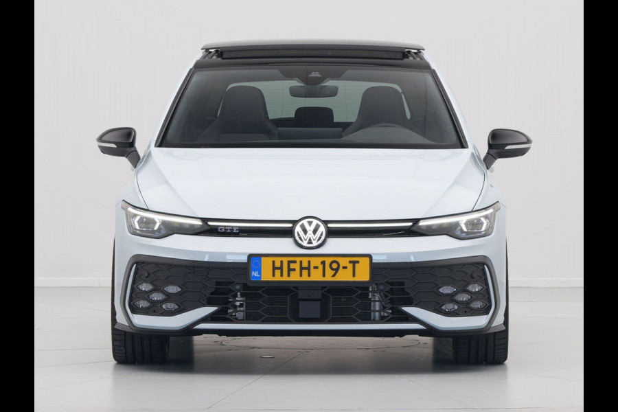 Volkswagen Golf GTE 1.5 TSI eHybrid 272pk DSG | Panoramadak | 360 camera | Stoelverwarming | Side assist / Demonstratieauto