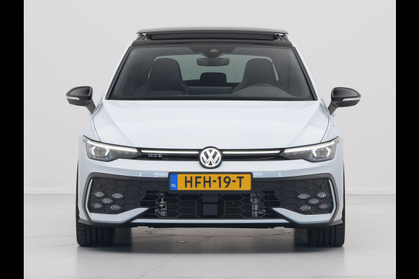 Volkswagen Golf GTE 1.5 TSI eHybrid 272pk DSG | Panoramadak | 360 camera | Stoelverwarming | Side assist / Demonstratieauto