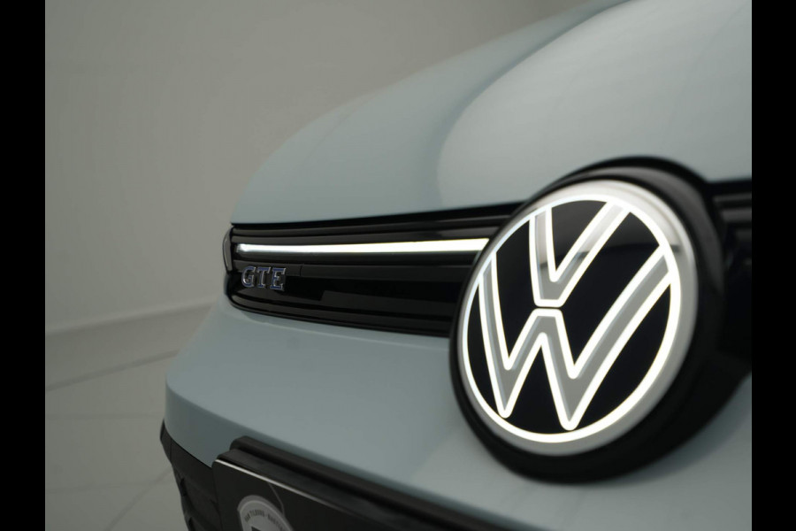 Volkswagen Golf GTE 1.5 TSI eHybrid 272pk DSG | Panoramadak | 360 camera | Stoelverwarming | Side assist / Demonstratieauto