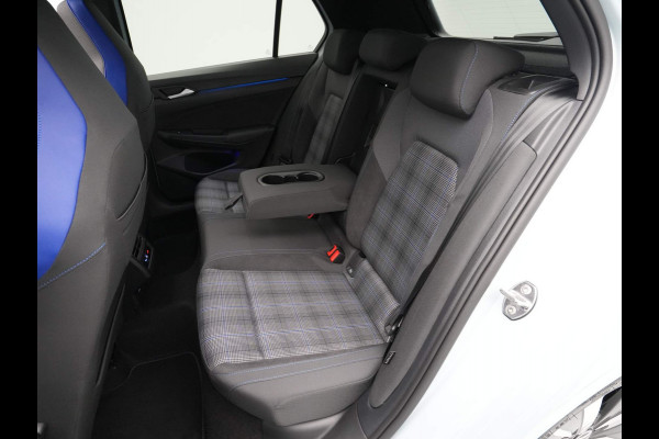 Volkswagen Golf GTE 1.5 TSI eHybrid 272pk DSG | Panoramadak | 360 camera | Stoelverwarming | Side assist / Demonstratieauto