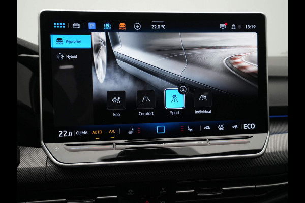 Volkswagen Golf GTE 1.5 TSI eHybrid 272pk DSG | Panoramadak | 360 camera | Stoelverwarming | Side assist / Demonstratieauto