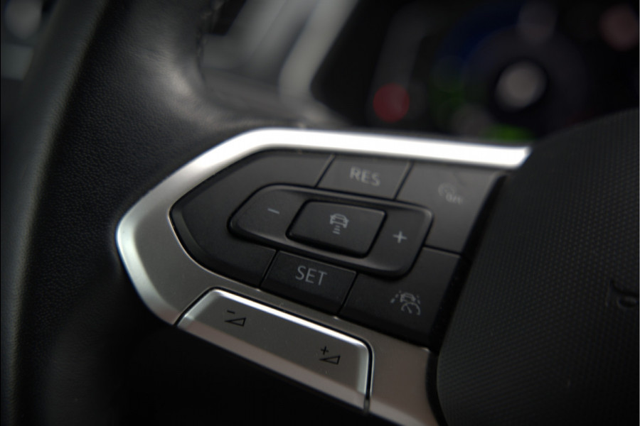 Volkswagen Tiguan 1.4 TSI eHybrid Elegance Business | Stoelverwarming | Stuurverwarming | iQ Light | Adaptive Cruise Control | Trekhaak | Apple Carplay | Navigatie | Camera | SOH 84%