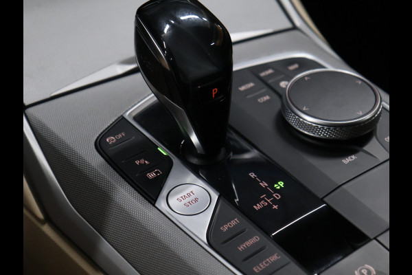 BMW 3 Serie Touring 320e Business Edition Plus [SCHUIFKANTELDAK, APPLE CARPLAY, ANDROID, STOELVERWARMING, PDC V+A, CRUISE, CLIMATE 3-ZONE, LASERLICHT, COMFORT ACCESS, VOL LEDER, DIGITAL DASH, ELEK. ACHTERKLEP, NIEUWSTAAT]