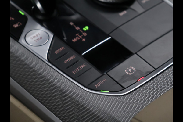 BMW 3 Serie Touring 320e Business Edition Plus [SCHUIFKANTELDAK, APPLE CARPLAY, ANDROID, STOELVERWARMING, PDC V+A, CRUISE, CLIMATE 3-ZONE, LASERLICHT, COMFORT ACCESS, VOL LEDER, DIGITAL DASH, ELEK. ACHTERKLEP, NIEUWSTAAT]