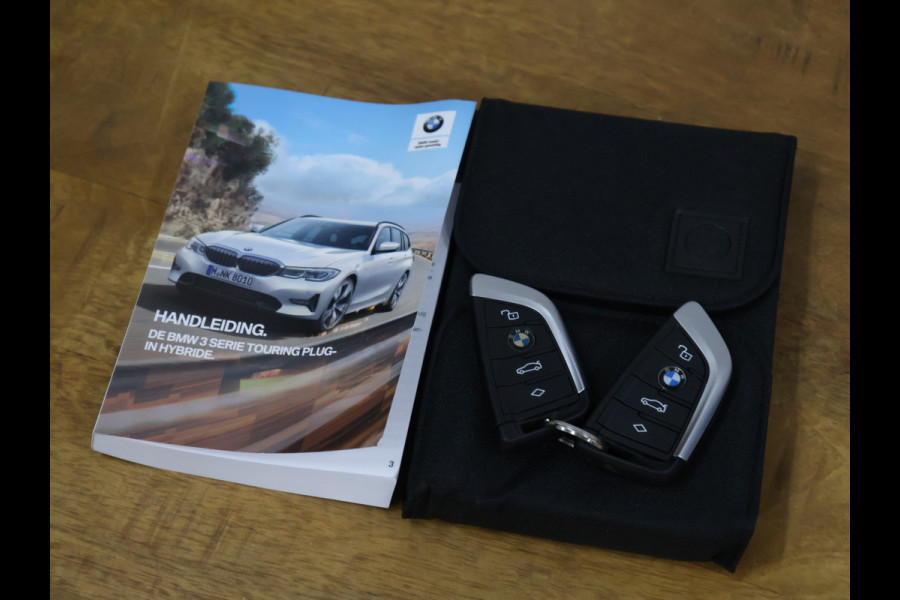 BMW 3 Serie Touring 320e Business Edition Plus [SCHUIFKANTELDAK, APPLE CARPLAY, ANDROID, STOELVERWARMING, PDC V+A, CRUISE, CLIMATE 3-ZONE, LASERLICHT, COMFORT ACCESS, VOL LEDER, DIGITAL DASH, ELEK. ACHTERKLEP, NIEUWSTAAT]