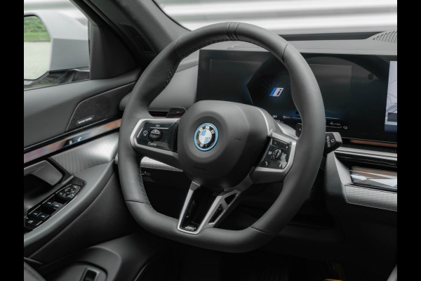 BMW 5 Serie Touring 530e M-Sport Pro - Pano - Trekhaak - ACC - Head-up - Harman Kardon