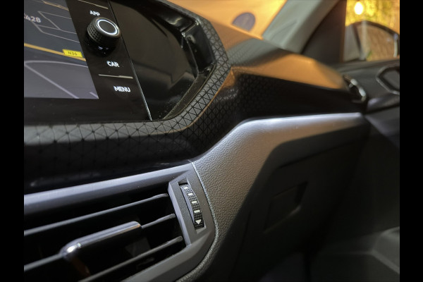 Volkswagen T-Cross 1.0 TSI R-Line|Virtual Cockpit|IQ.Drive|Blindspot|Keyless|Camera|LED+Xenon|CarPlay|Rijklaar