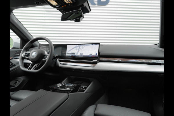 BMW 5 Serie Touring 530e M-Sport Pro - Pano - Trekhaak - ACC - Head-up - Harman Kardon