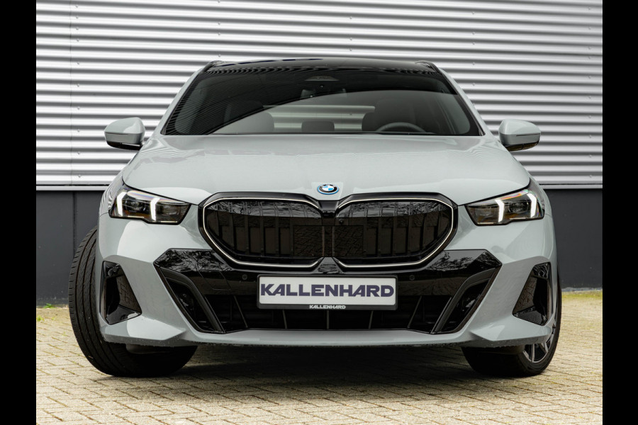 BMW 5 Serie Touring 530e M-Sport Pro - Pano - Trekhaak - ACC - Head-up - Harman Kardon