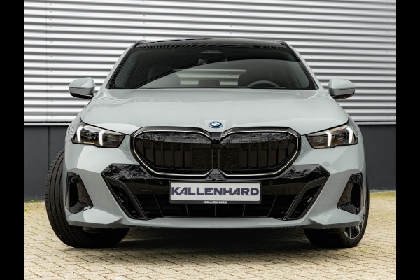 BMW 5 Serie Touring 530e M-Sport Pro - Pano - Trekhaak - ACC - Head-up - Harman Kardon