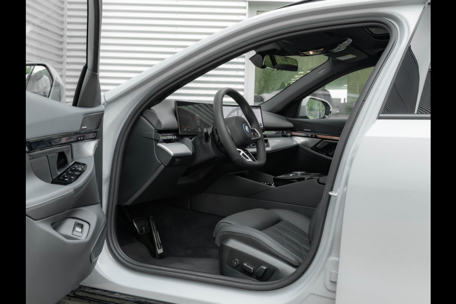 BMW 5 Serie Touring 530e M-Sport Pro - Pano - Trekhaak - ACC - Head-up - Harman Kardon