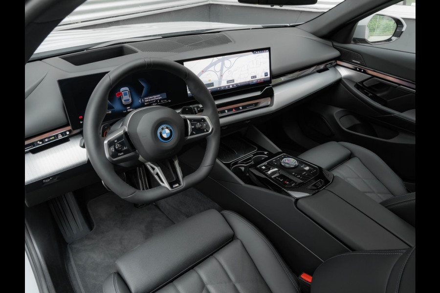 BMW 5 Serie Touring 530e M-Sport Pro - Pano - Trekhaak - ACC - Head-up - Harman Kardon