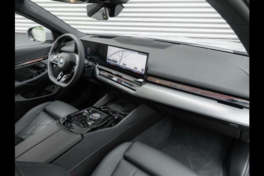 BMW 5 Serie Touring 530e M-Sport Pro - Pano - Trekhaak - ACC - Head-up - Harman Kardon