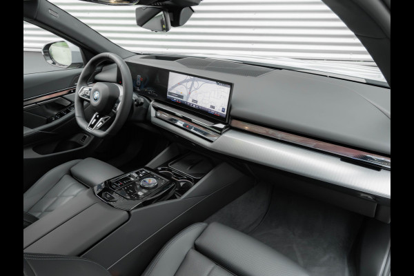 BMW 5 Serie Touring 530e M-Sport Pro - Pano - Trekhaak - ACC - Head-up - Harman Kardon