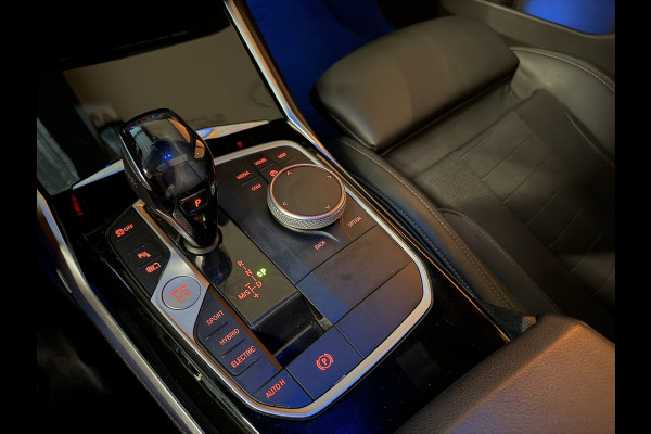BMW 3-serie 330e xDrive M-Sport Line Black Edition|Pano|Black Pack|Sfeer|PDC|Keyless|Leder|LED+Xenon|Rijklaar