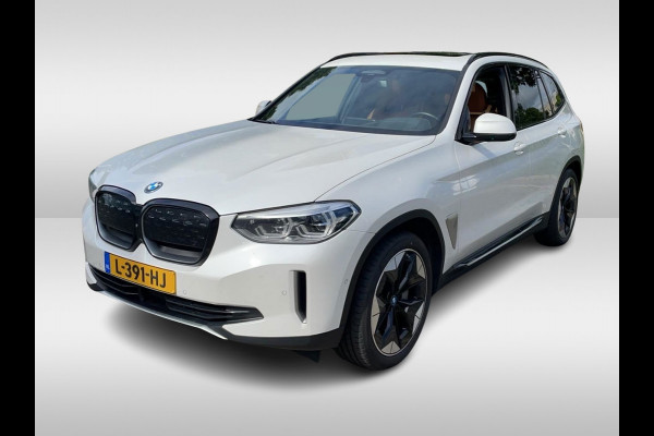 BMW iX3 High Executive 80 kWh / Trekhaak / Panoramadak / Camera / Head-up / 20'' / Leder / Harman Kardon / Navigatie / Memory seats / Dodehoek / DAB / Stoelverwarming / Cruise Control Adaptief