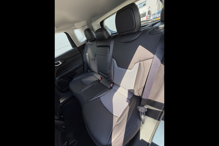 Jeep Compass 4xe 190 Plug-in Hybrid Electric Altitude (Elektrische Klep - Keyless Entry - LED - Automatische Airco - Camera - Navigatie - App
