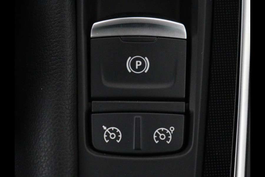 Renault Scénic 1.3 TCe Bose | Carplay | Camera | Trekhaak | Navigatie | LED | LM | Half Leer | Climate controle | Cruise control |  Massagestoel