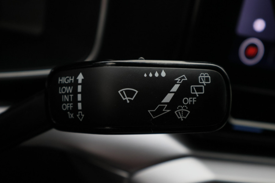Seat Leon Sportstourer 1.0 eTSI FR Business Intense Eerste Eigenaar, Virtual Cockpit, ACC, Camera, Apple Carplay, LED, 18''