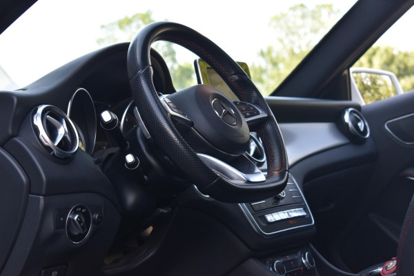 Mercedes-Benz GLA 180 Business Solution AMG Pano Stoelvw