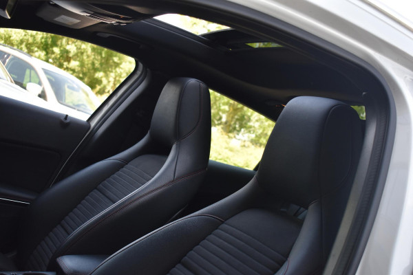 Mercedes-Benz GLA 180 Business Solution AMG Pano Stoelvw
