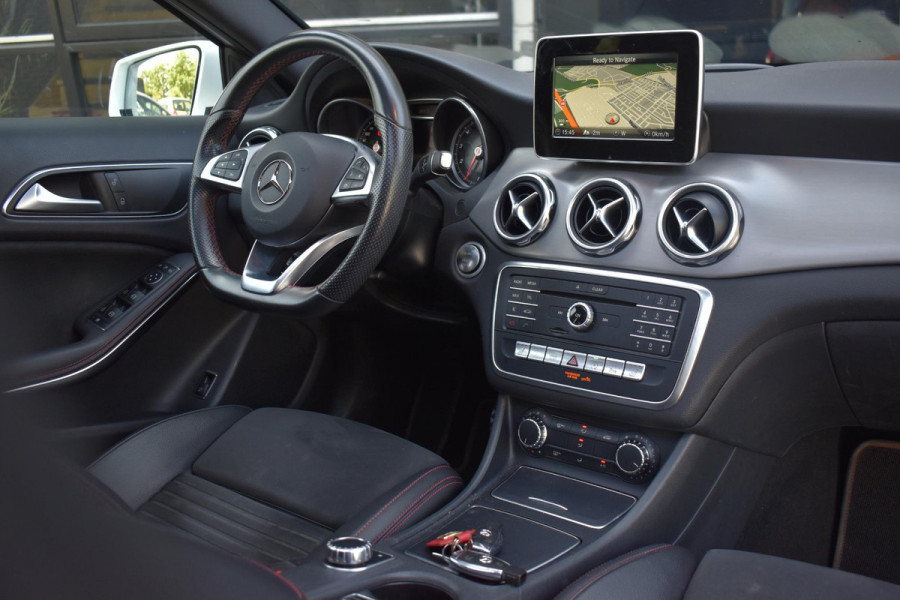 Mercedes-Benz GLA 180 Business Solution AMG Pano Stoelvw
