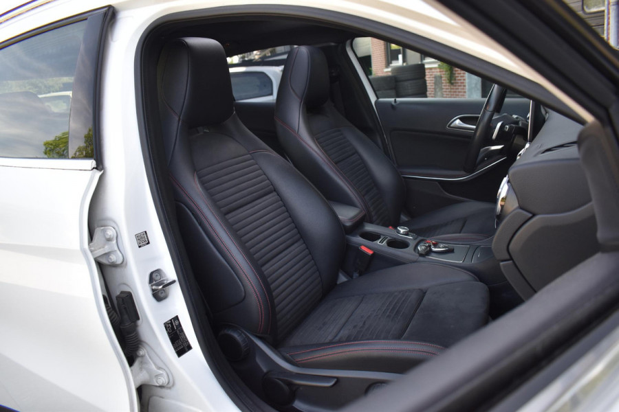 Mercedes-Benz GLA 180 Business Solution AMG Pano Stoelvw