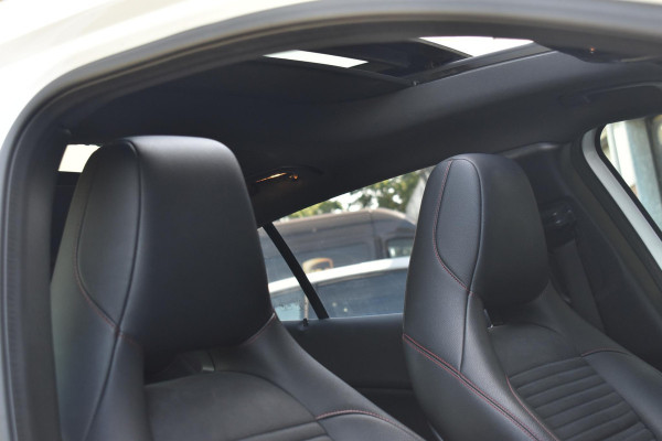 Mercedes-Benz GLA 180 Business Solution AMG Pano Stoelvw