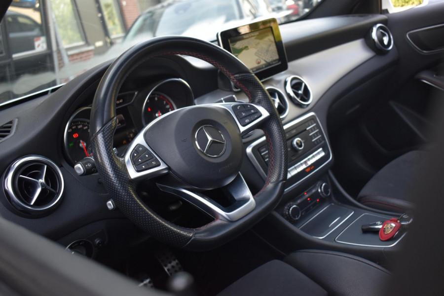 Mercedes-Benz GLA 180 Business Solution AMG Pano Stoelvw