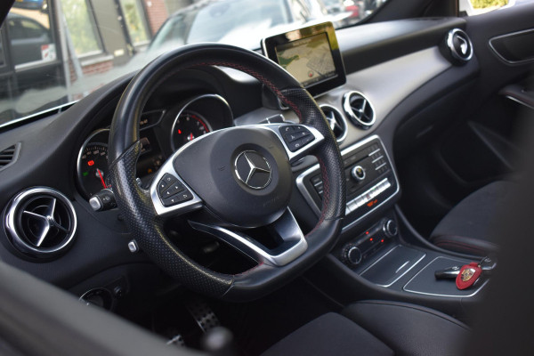 Mercedes-Benz GLA 180 Business Solution AMG Pano Stoelvw