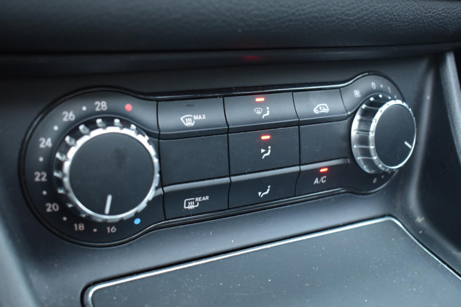 Mercedes-Benz GLA 180 Business Solution AMG Pano Stoelvw