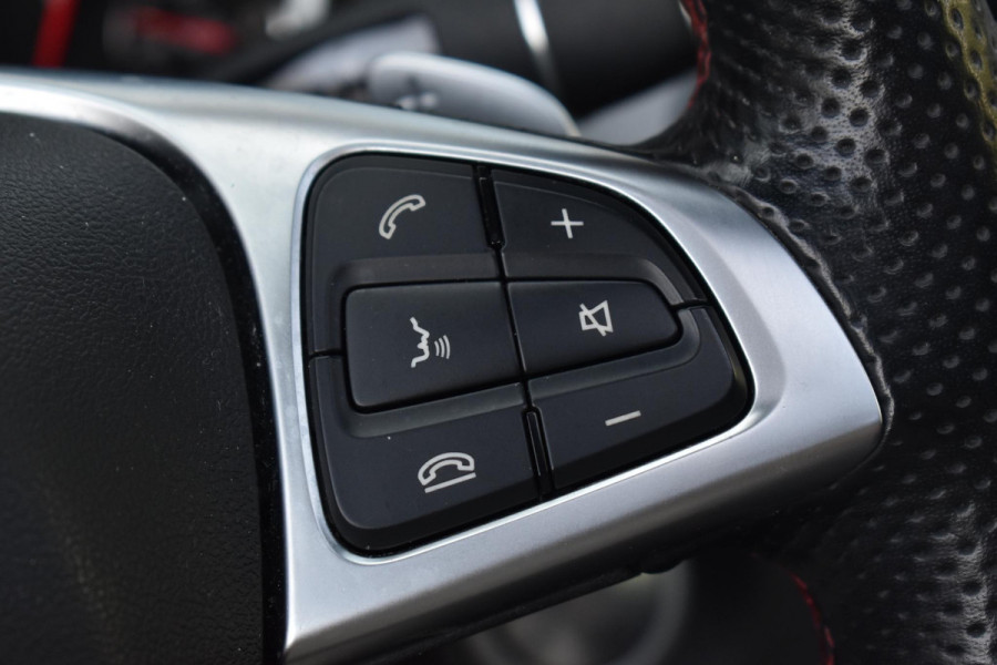 Mercedes-Benz GLA 180 Business Solution AMG Pano Stoelvw