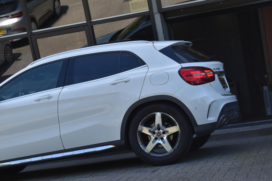 Mercedes-Benz GLA 180 Business Solution AMG Pano Stoelvw