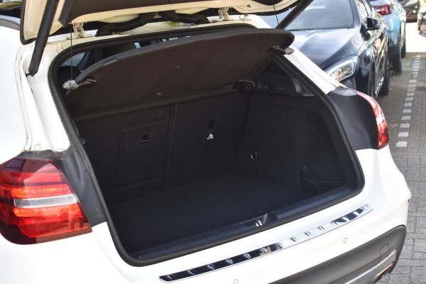 Mercedes-Benz GLA 180 Business Solution AMG Pano Stoelvw