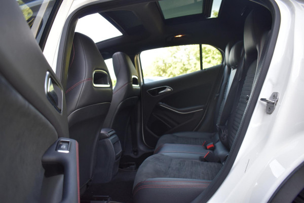 Mercedes-Benz GLA 180 Business Solution AMG Pano Stoelvw