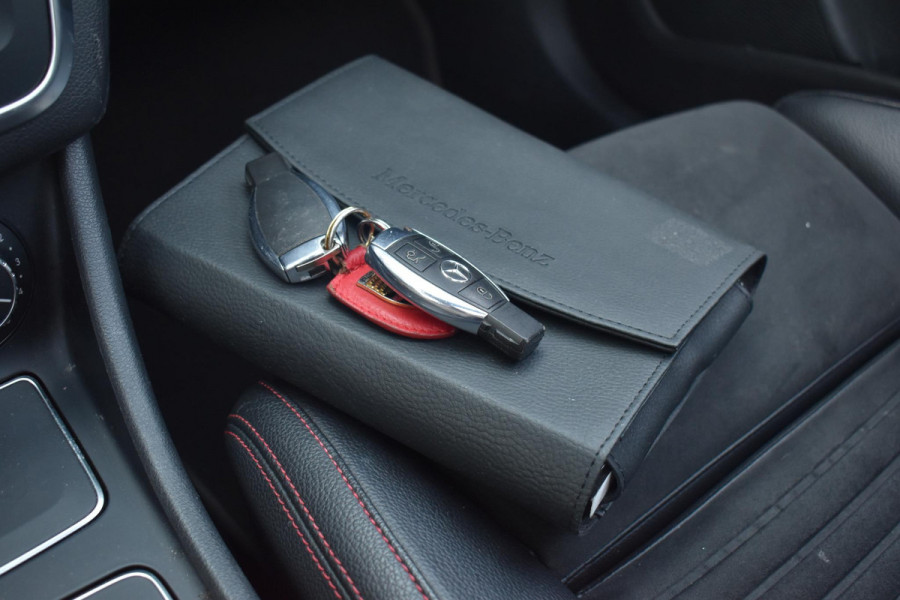 Mercedes-Benz GLA 180 Business Solution AMG Pano Stoelvw
