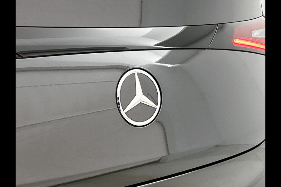Mercedes-Benz GLC Coupé 300 e 4MATIC AMG Plug-In Hybride multispaaks lichtymetalen velgen | Navigatie | Treeplanken | Parking support met camera | Inclusief 24 maanden MB Certified garantie voor Europa.