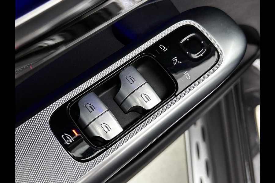 Mercedes-Benz GLC Coupé 300 e 4MATIC AMG Plug-In Hybride multispaaks lichtymetalen velgen | Navigatie | Treeplanken | Parking support met camera | Inclusief 24 maanden MB Certified garantie voor Europa.